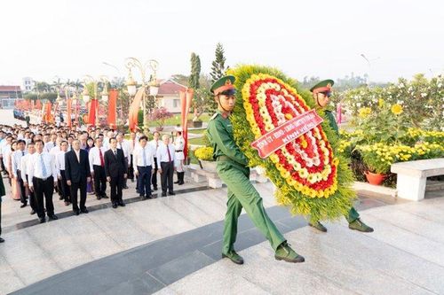 Tỉnh ủy, HĐND, UBND, UBMTTQ Việt Nam tỉnh An Giang viếng Nghĩa trang liệt sĩ tỉnh, nhân dịp Tết Nguyên đán Giáp Thìn 2024