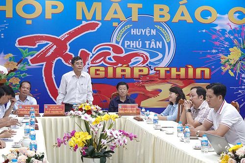 Mong muốn báo chí đồng hành, hỗ trợ cùng huyện Phú Tân thực hiện nhiệm vụ chính trị
