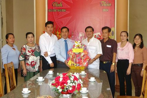 Hội thánh Tin lành Việt Nam huyện Tri Tôn chúc Tết UBND huyện