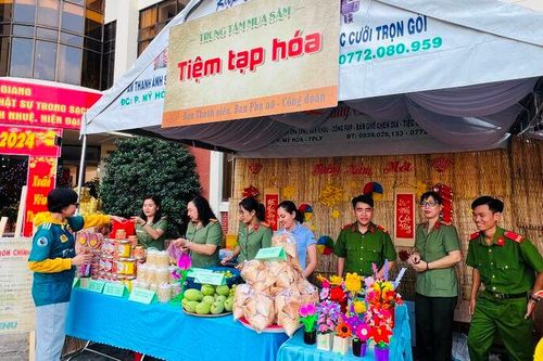 Công an An Giang tổ chức 'Chợ Xuân Giáp Thìn 2024'