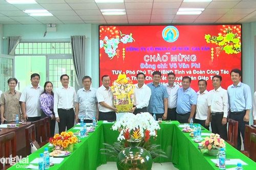 Phó chủ tịch UBND tỉnh Võ Văn Phi thăm, chúc Tết tại Công ty CP Cấp nước Gia Tân