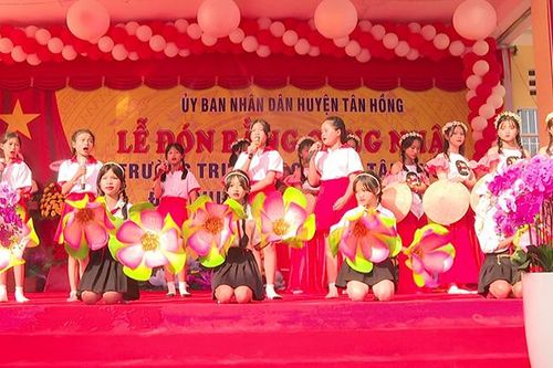 Phát triển văn hóa, văn nghệ ở vùng biên