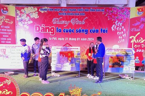 Gần 300 đoàn viên thanh niên Đak Đoa giao lưu 'Đảng là cuộc sống của tôi'
