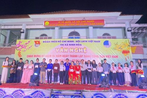 Chương trình văn nghệ 'Thắp sáng ước mơ tuổi trẻ Ninh Hòa' vận động được hơn 70 triệu đồng