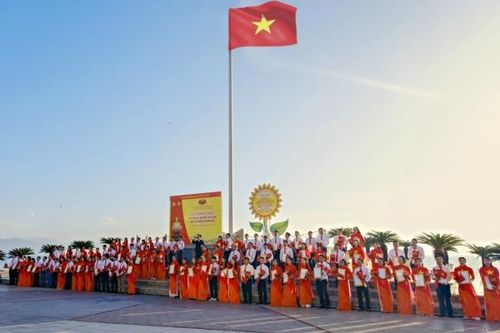 Kỷ niệm 94 năm Ngày thành lập Đảng Cộng sản Việt Nam (3-2-1930 - 3-2-2024) Nỗ lực phát triển đảng viên