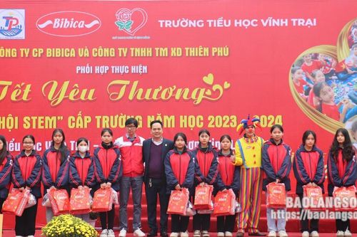 Trao tặng 306 suất quà tết cho học sinh và các gia đình có hoàn cảnh khó khăn trên địa bàn thành phố Lạng Sơn
