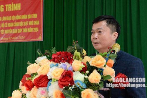 Đoàn công tác của Hội đồng Nhân dân tỉnh thăm, tặng quà tết tại xã Hữu Liên, huyện Hữu Lũng