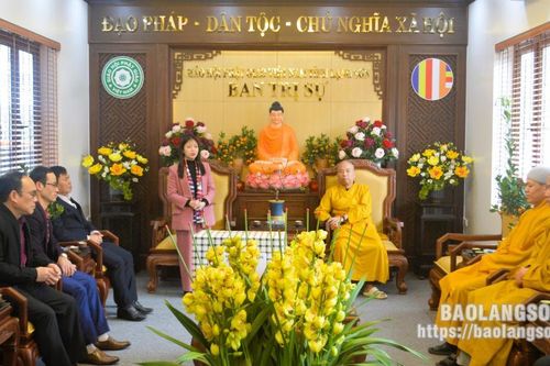 Đoàn công tác của tỉnh thăm, tặng quà Ban Trị sự Giáo hội Phật giáo Việt Nam tỉnh nhân dịp Tết Nguyên đán 2024