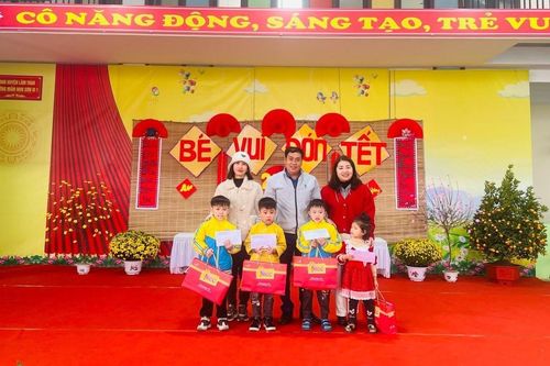 Trên 6000 học sinh có hoàn cảnh khó khăn được nhận quà Tết