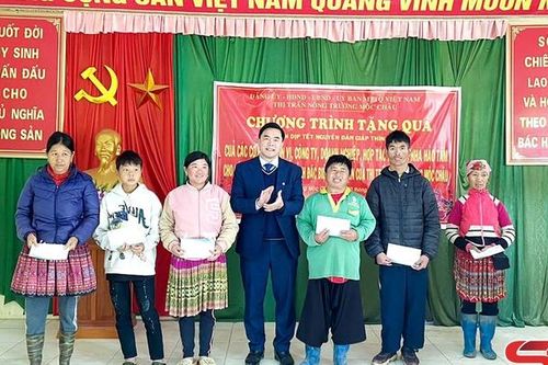 Những phần quà san sẻ yêu thương