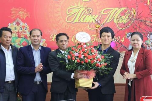 Lãnh đạo hai huyện Phôn Thoong, Mường Son thăm, chúc tết huyện Sốp Cộp