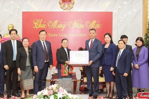Đại sứ đặc mệnh toàn quyền nước CHDCND Lào tại Việt Nam chào xã giao lãnh đạo tỉnh Sơn La