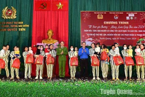 Chương trình Tết trao yêu thương - Mừng xuân Giáp Thìn 2024 với nhiều hoạt động thiết thực, ý nghĩa
