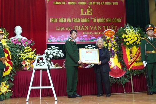 TP. Sông Công: Trao Bằng Tổ quốc ghi công cho thân nhân 2 liệt sĩ