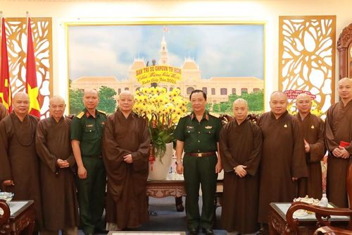 Ban Trị sự Phật giáo TP.HCM thăm, chúc Tết lãnh đạo Công an và Bộ Tư lệnh Thành phố