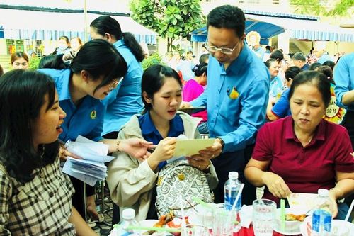Lao động tự do chật vật với nỗi lo chi tiêu Tết