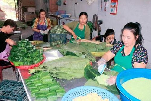 Cận Tết Nguyên đán, chủ cơ sở bánh chưng bán nghìn chiếc mỗi ngày