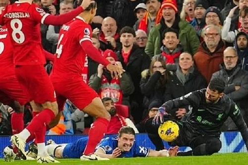 Thua đậm Liverpool nhưng CĐV Chelsea tỏ ra 'bất phục'