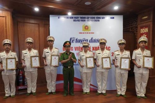 Công an TP Hồ Chí Minh tuyên dương 31 gương đảng viên trẻ xuất sắc