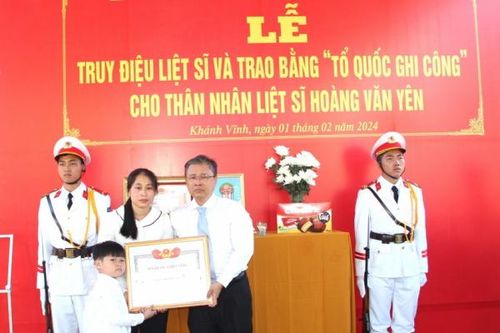Trao bằng Tổ quốc ghi công cho thân nhân Liệt sĩ Hoàng Văn Yên