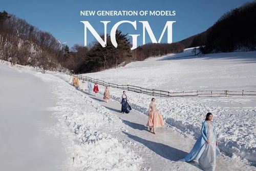 Dàn mẫu Việt catwalk trên thời tiết giá lạnh tại Hàn Quốc
