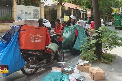 Ùn tắc dịch vụ vận chuyển Tết