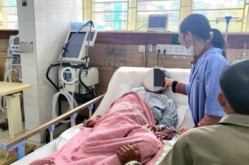 Liên tiếp các vụ ngộ độc khí CO do sưởi than củi