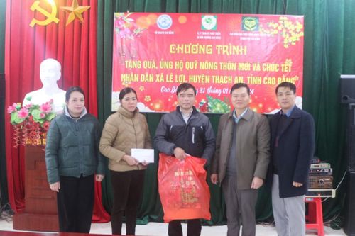 Trao kinh phí hỗ trợ xây dựng nông thôn mới cho xã Lê Lợi (Thạch An)