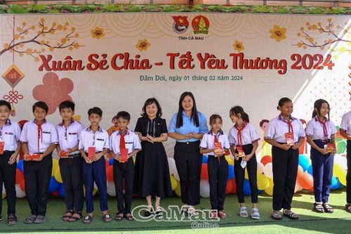 'Xuân sẻ chia - Tết yêu thương' cho trẻ em có hoàn cảnh đặc biệt