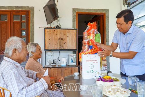 Thăm và chúc Tết nguyên lãnh đạo tỉnh