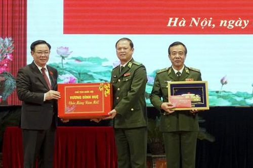 Chủ tịch Quốc hội Vương Đình Huệ thăm và chúc Tết Bộ Tư lệnh Bộ đội Biên phòng