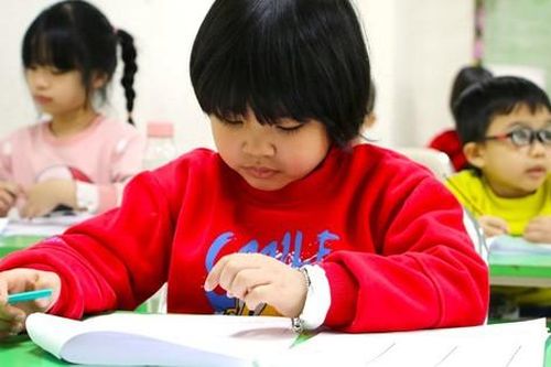 Giao bài tập Tết cho học sinh: Nhiều ý kiến trái chiều