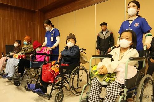Bệnh viện Đa khoa 115 Nghệ An trao 166 suất quà cho bệnh nhân có hoàn cảnh khó khăn