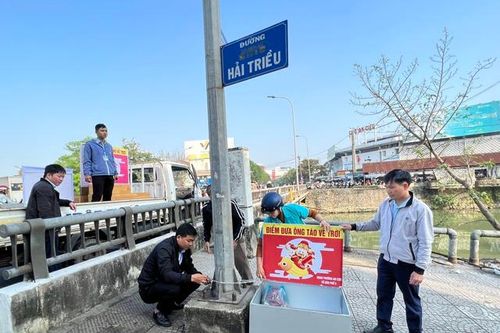 Độc lạ 'trạm cá chép siêu tốc' đưa ông Táo về trời