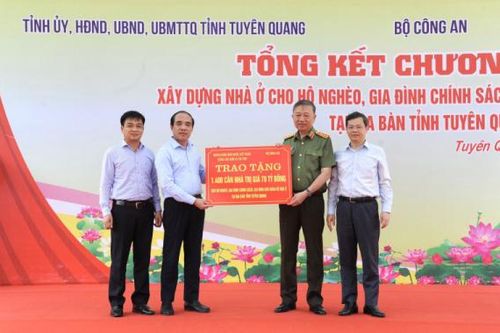 Những ngôi nhà thắm tình đoàn kết