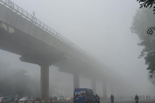 Sương mù dày đặc bao trùm Hà Nội và Bắc bộ còn kéo dài bao lâu?
