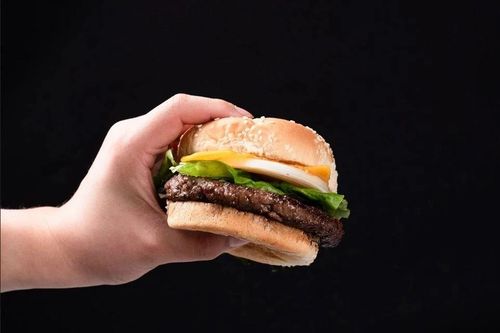 Chúng ta đang bị dẫn dắt bởi quảng cáo