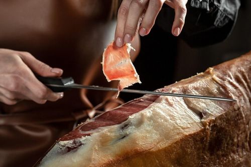 Có trong tay đùi heo muối Tây Ban Nha, ăn sao cho hợp?