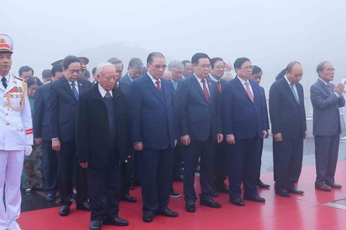 Lãnh đạo Đảng, Nhà nước, TP Hà Nội vào Lăng viếng Chủ tịch Hồ Chí Minh