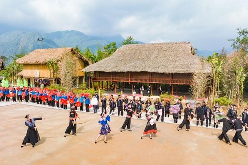 Tết Giáp Thìn 2024, nhiều điểm vui chơi sôi động từ bắc vào nam