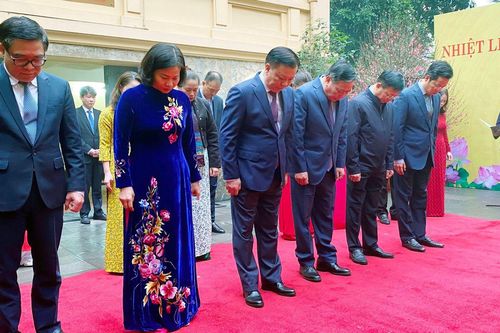 Lãnh đạo Thành ủy Hà Nội dâng hương tưởng niệm Tổng Bí thư Trần Phú