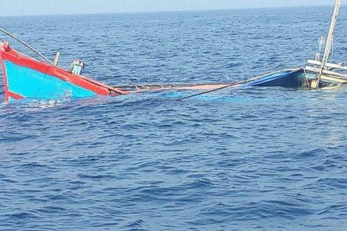 Tàu cá bị đâm chìm, 6 ngư dân được cứu vớt kịp thời