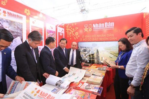Khai mạc Hội báo Xuân Giáp Thìn Hòa Bình năm 2024