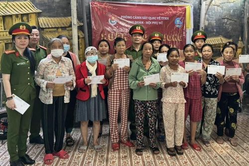 Xuân yêu thương đến với 'Xóm chạy thận'