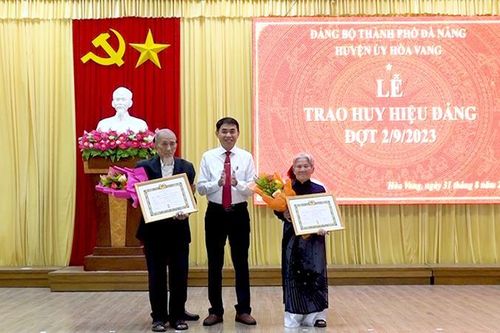 Giữ trọn lời thề trước cờ Đảng
