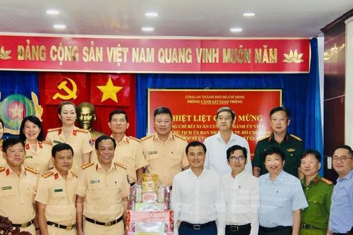 Phó Chủ tịch UBND TPHCM Bùi Xuân Cường thăm, chúc tết nguyên lãnh đạo Nhà nước, TPHCM và lực lượng vũ trang