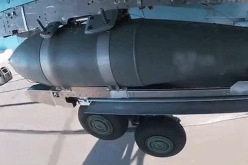 Hai quả bom FAB-500 được thả từ cường kích ném bom Su-34