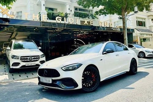 Mercedes-AMG C43 mới chạy 5.500 km rao bán lỗ 500 triệu ở Hà Nội