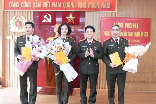 Công an Thanh Hóa 'thưởng nóng' vụ phá chuyên án 23 bị can đưa và nhận hối lộ