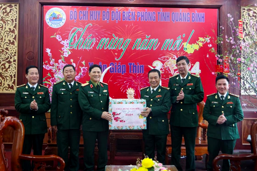 Trung tướng Phạm Trường Sơn kiểm tra, chúc Tết cán bộ, chiến sĩ BĐBP Quảng Bình